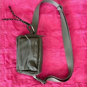 Sleek Olive Crossbody Bag with Adjustable Strap